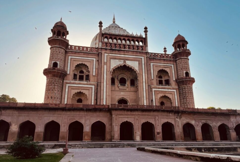 a large building with many arches and arches